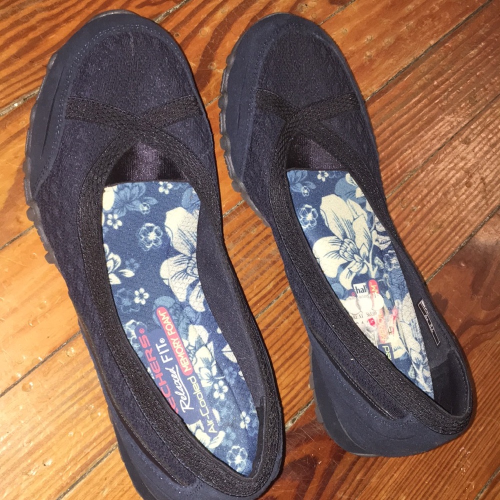Skechers air- cooled MEMORY FOAM flats
